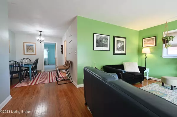 3324 Dean Dr, Louisville, KY 40220