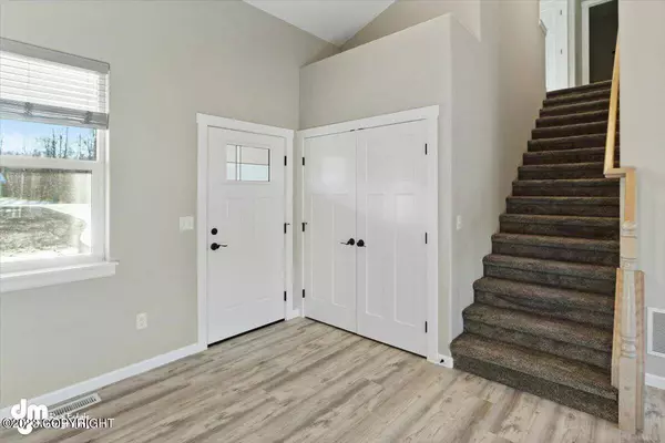 1198 S Island ST, Wasilla, AK 99654