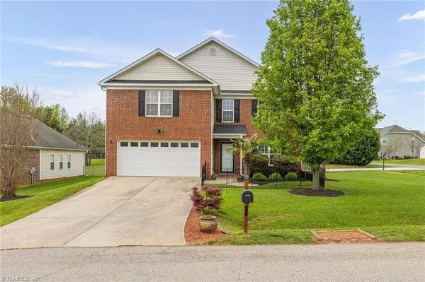 3125 Knoll Ridge DR, Walkertown, NC 27051