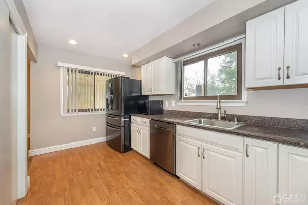 52 Ellen Heath DR, Old Bridge, NJ 07747