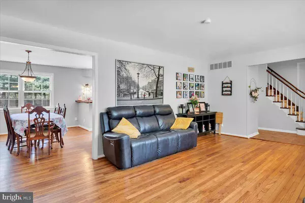 6 SANDSTONE CT, Medford, NJ 08055