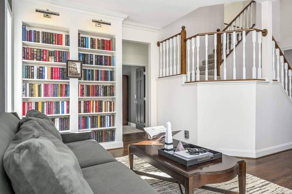 8824 Cottonwood LN, Eden Prairie, MN 55347