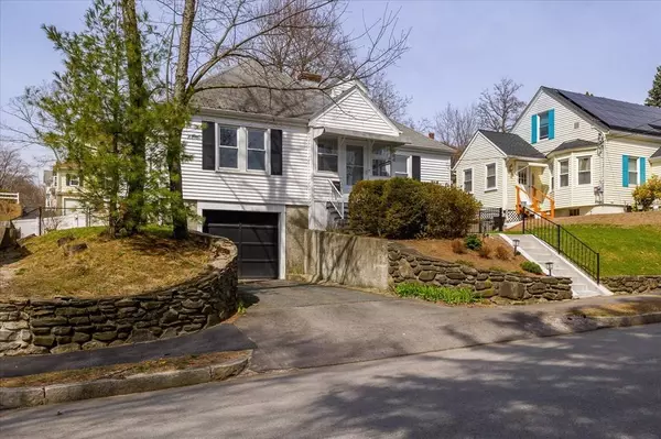 44 Cleveland Ave, Worcester, MA 01603