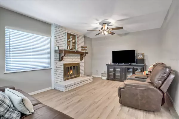 912 SWILLEY RD, Plant City, FL 33567