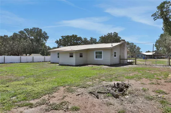 912 SWILLEY RD, Plant City, FL 33567