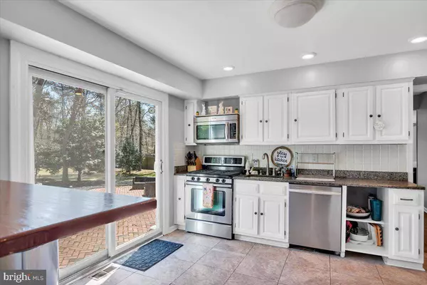 6 SANDSTONE CT, Medford, NJ 08055