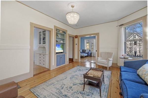 11 Whittier St, Amesbury, MA 01913