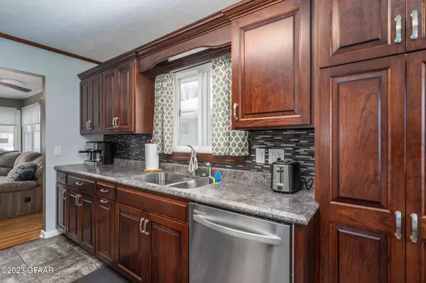 2315 9TH Avenue N, Grand Forks, ND 58203