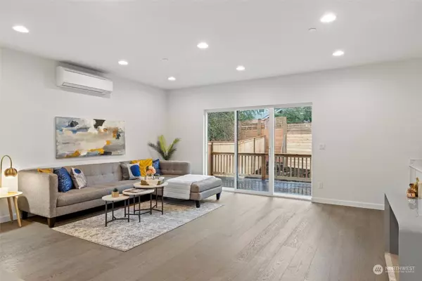 10046 Ravenna AVE NE, Seattle, WA 98125