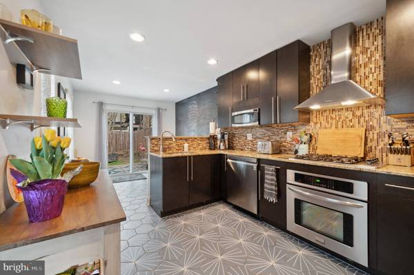 2077 E HAGERT ST, Philadelphia, PA 19125