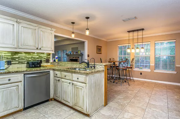 901 E South Street, Lindale, TX 75771