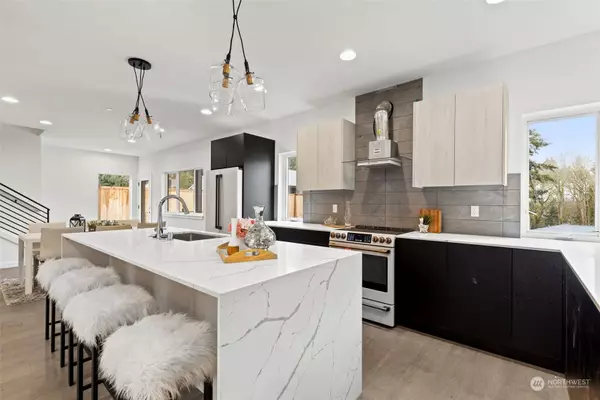 10046 Ravenna AVE NE, Seattle, WA 98125