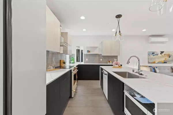 10046 Ravenna AVE NE, Seattle, WA 98125