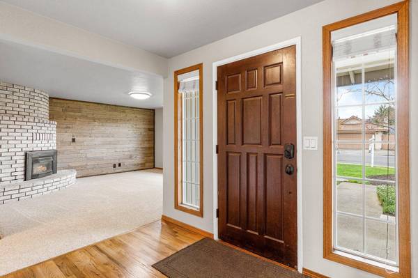 713 Sandra LN, Central Point, OR 97502