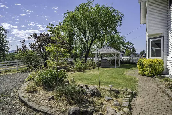 605 Meridian RD, Eagle Point, OR 97524