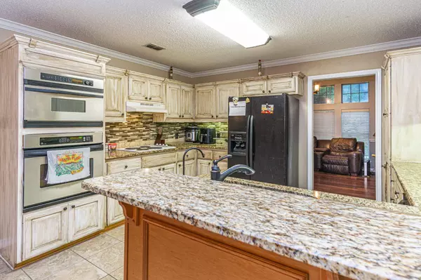 901 E South Street, Lindale, TX 75771