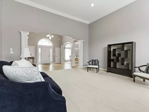 11186 Governors LN, Fishers, IN 46037