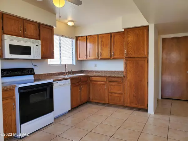 8031 N Tackroom Lane, Tucson, AZ 85741