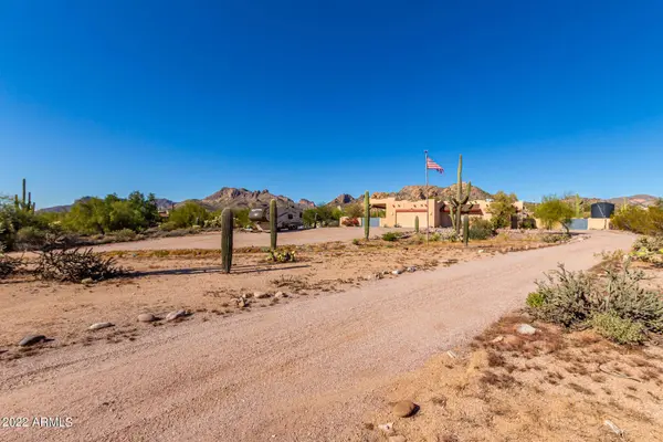 636 E FRONTIER Street, Apache Junction, AZ 85119