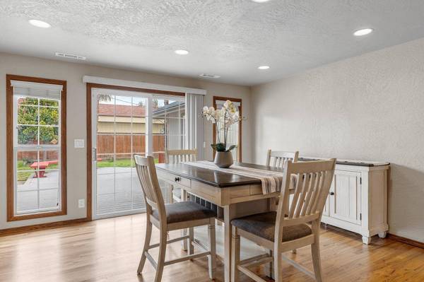 713 Sandra LN, Central Point, OR 97502