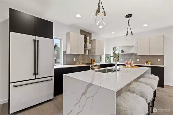 10046 Ravenna AVE NE, Seattle, WA 98125