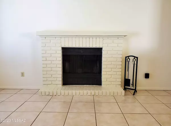 8031 N Tackroom Lane, Tucson, AZ 85741