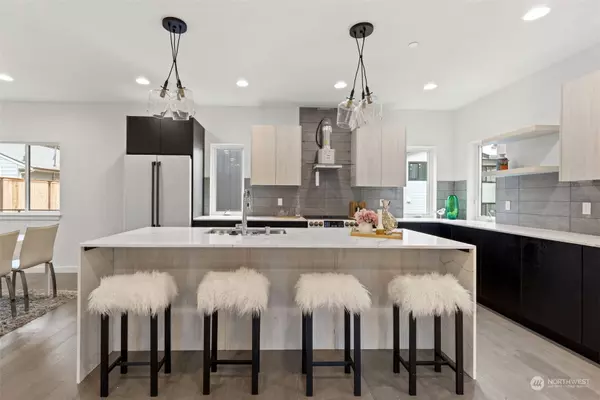 10046 Ravenna AVE NE, Seattle, WA 98125