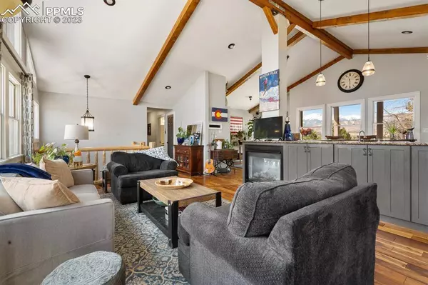 6640 Mesedge DR, Colorado Springs, CO 80919