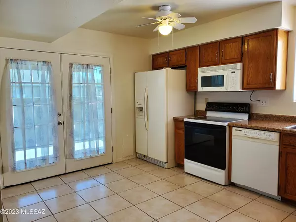 8031 N Tackroom Lane, Tucson, AZ 85741