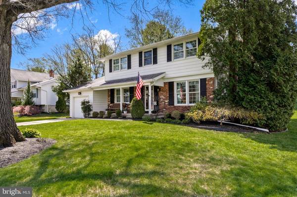 112 S SAINT ANDREWS DR, Mount Laurel, NJ 08054