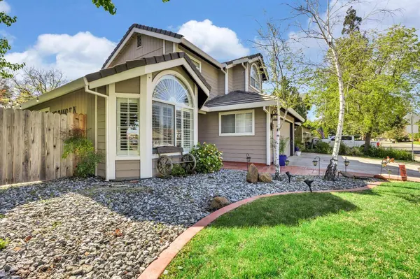 9244 Rancho DR, Elk Grove, CA 95624