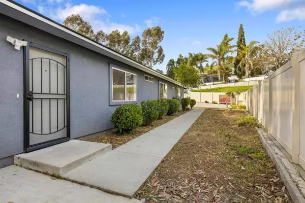 1711 Canyon Rd., Spring Valley, CA 91977