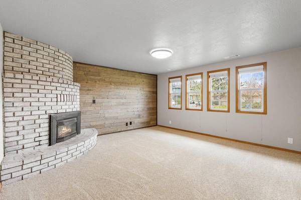 713 Sandra LN, Central Point, OR 97502