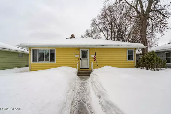 2315 9TH Avenue N, Grand Forks, ND 58203