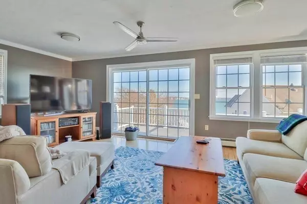 7 Douglas Ave, Hull, MA 02045