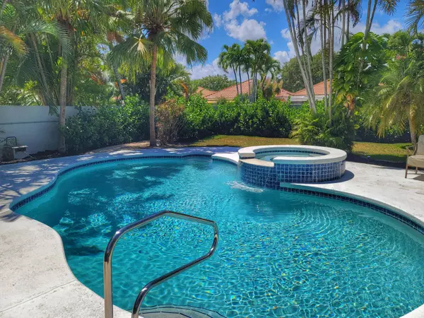 137 Hampton CIR, Jupiter, FL 33458