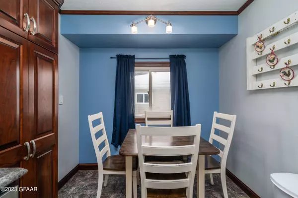 2315 9TH Avenue N, Grand Forks, ND 58203