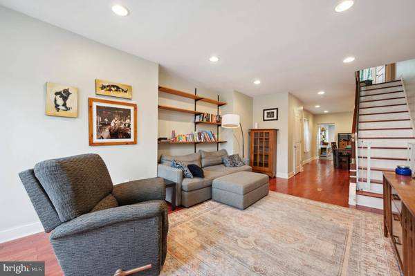 2077 E HAGERT ST, Philadelphia, PA 19125