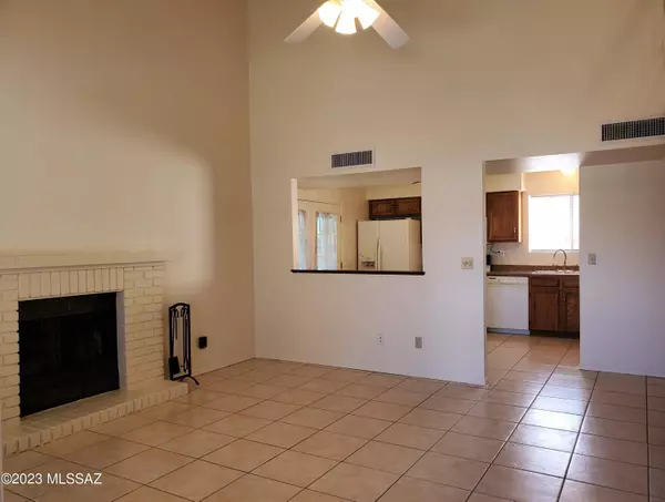 8031 N Tackroom Lane, Tucson, AZ 85741