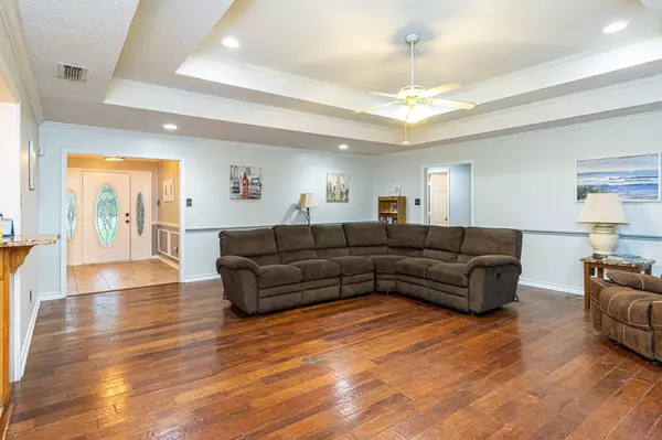 901 E South Street, Lindale, TX 75771