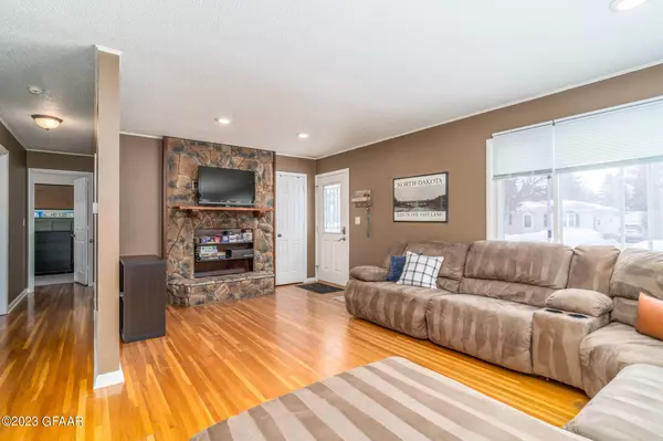 2315 9TH Avenue N, Grand Forks, ND 58203