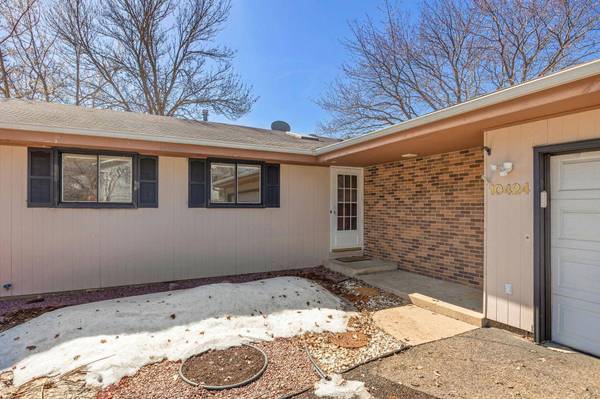 10424 Ewing RD S, Bloomington, MN 55431