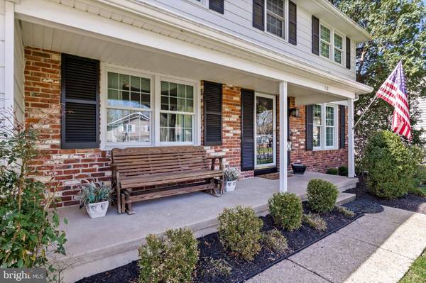 112 S SAINT ANDREWS DR, Mount Laurel, NJ 08054