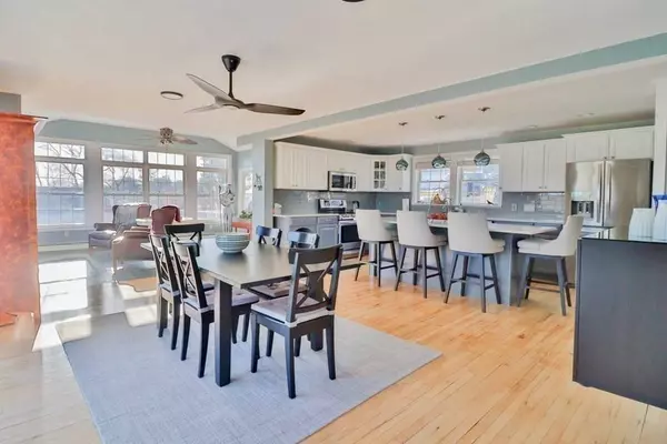 7 Douglas Ave, Hull, MA 02045