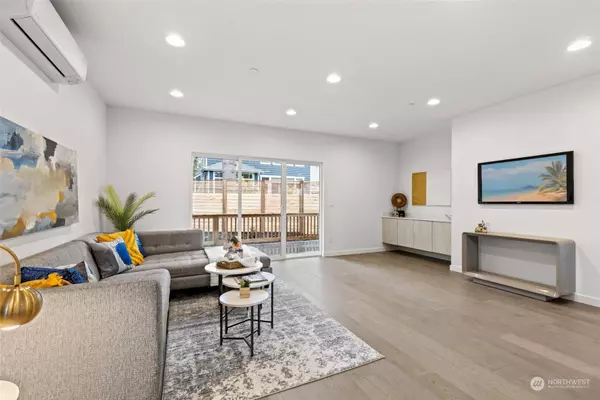 10046 Ravenna AVE NE, Seattle, WA 98125