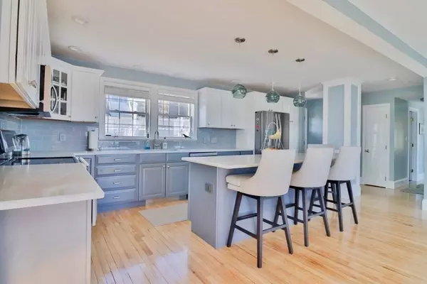 7 Douglas Ave, Hull, MA 02045