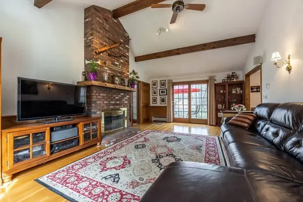 15 Apple Blossom Rd, Andover, MA 01810