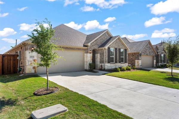 2713 Thornhill Lane, Mansfield, TX 76084