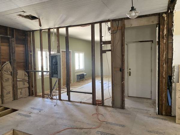 80 S Fifth ST, Zionsville, IN 46077