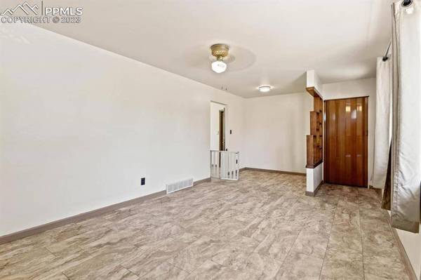 1707 Dixon DR, Colorado Springs, CO 80909